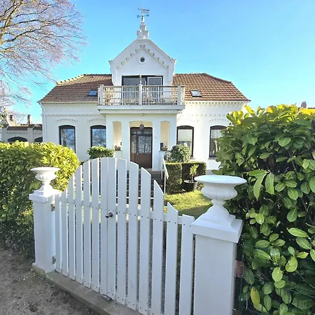 Altes Kapitaenshaus Von 1880 * Хайлигенхафен